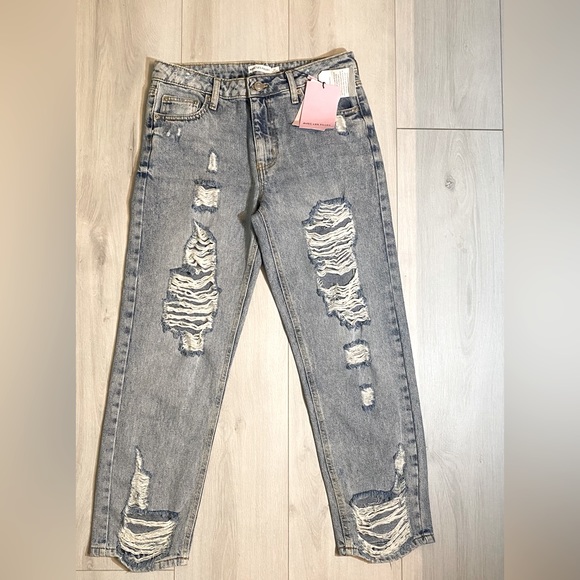 NWT Avec Les Filles Distressed High Waisted Mom
Jeans - size 27 - Picture 4 of 10